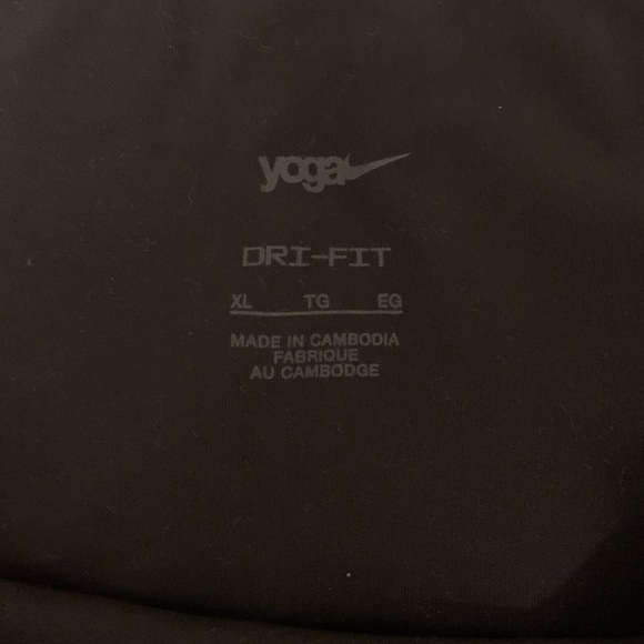 BRAND NEW WITH TAG Nike Yoga for-fit top - Picture 2 of 6